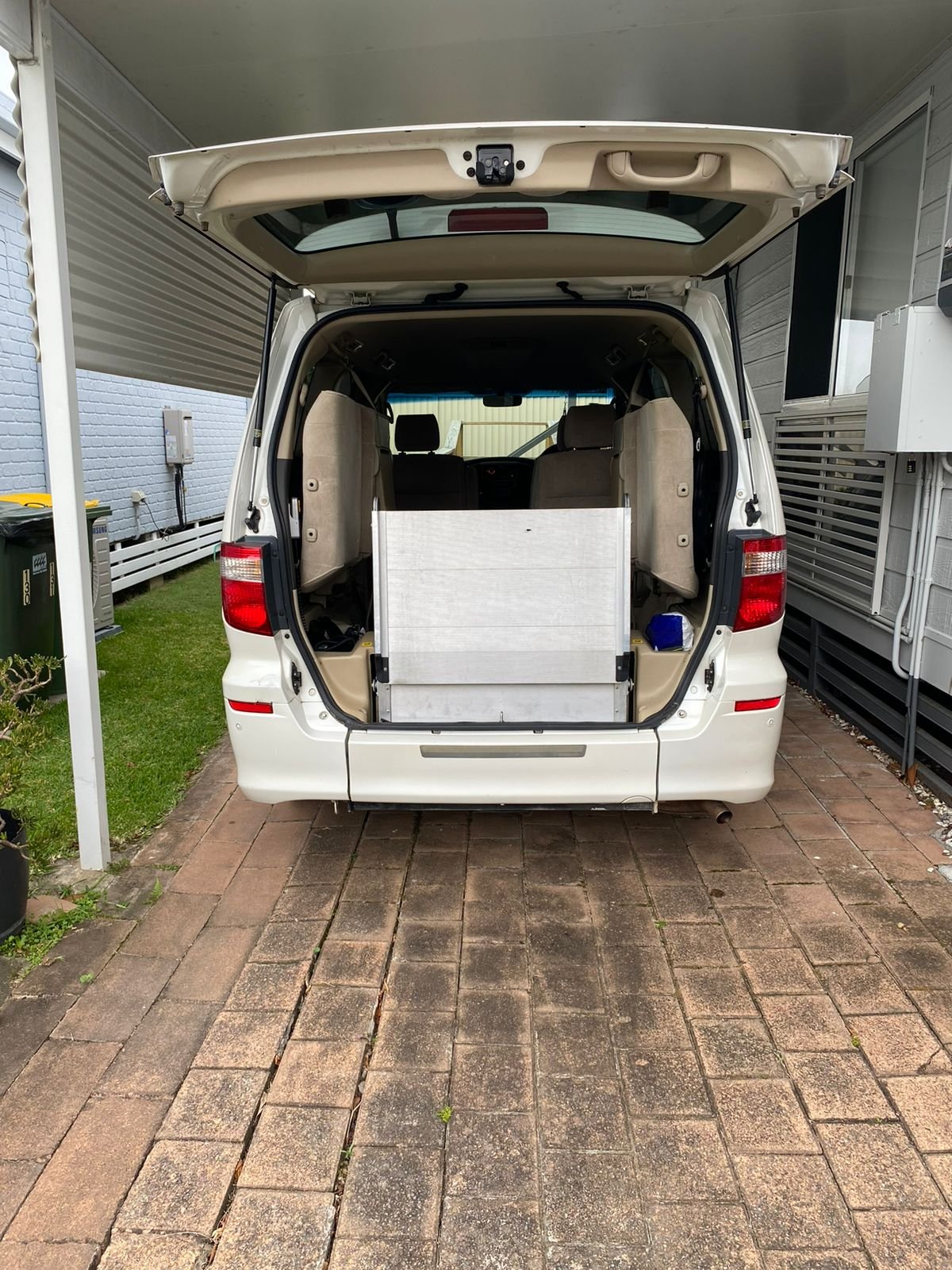 Wheelchair accessible van with side ramp - Model A